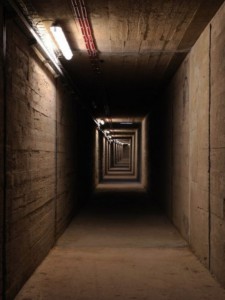 Podziemny tunel w Exploseum