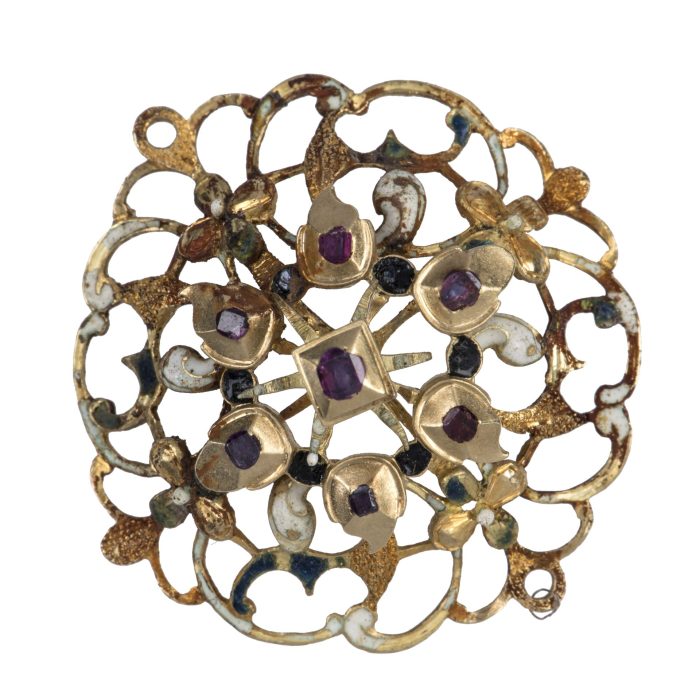 Monety, medaliony, biżuteria, fragmenty ozdób szat, guzy, etc. znalezione podczas badań archeologicznych w katedrze w Bydgoszczy, guz (mały), Puntał duży a