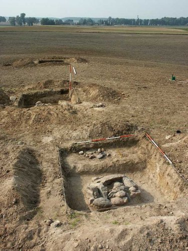 Groby skrzynkowe w trakcie eksploracji, Tuszkowo, pow. sępoleński